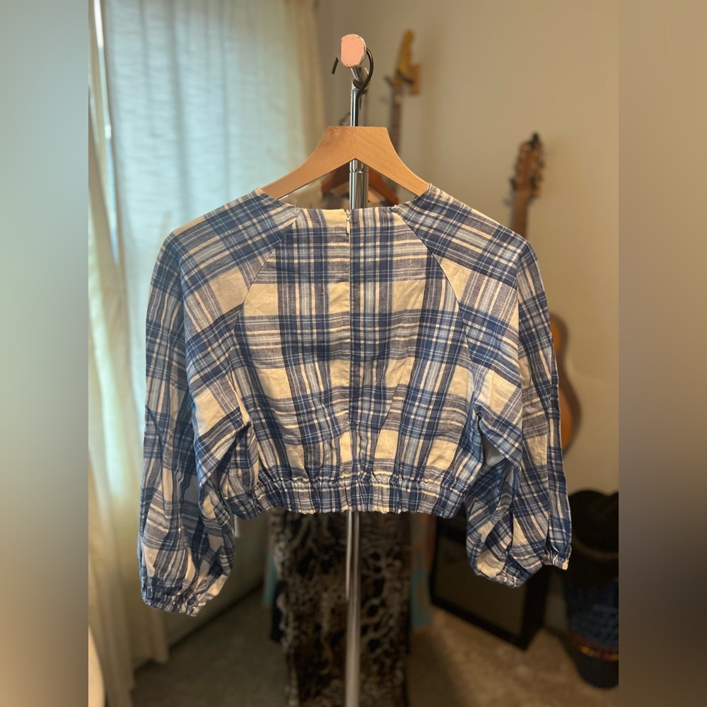 NWOT DISSH AYDEN BLUE PLAID LINEN SLEEVED CROP - 4 / BLUE - Picture 6 of 7